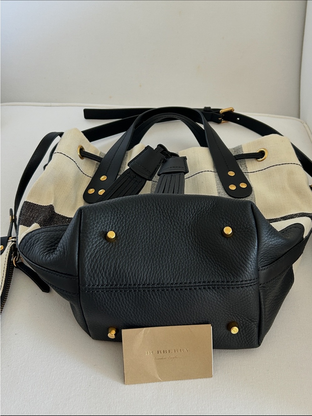 NWOT, Designer Luxury. Genuine Burberry Black & Ivory Check Tote, Never Used - Picture 7 of 8